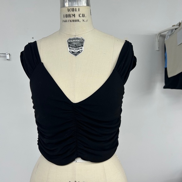 Black Zara Ruched Crop op - Picture 1 of 2